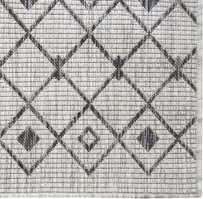 Unique Loom Outdoor Trellis Collection Area Rug - Tribal Trellis (5' 3" Square, Gray/ Black)