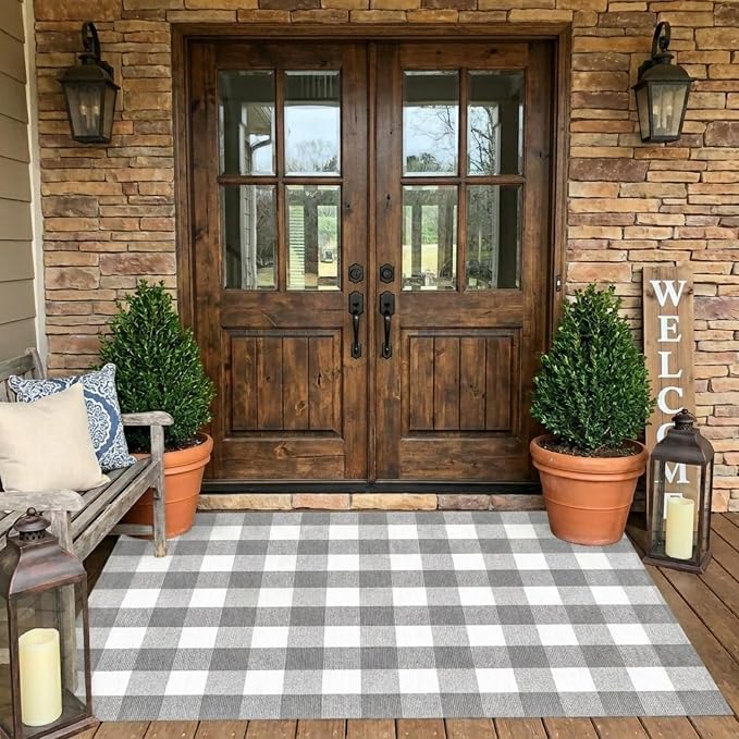 SEEKSEE Buffalo Plaid Rug 4' x 6' Gray and White Large Front Door Mat, Layering Area Rug, Washable Rug for Outdoor Patio Entryway Indoor Living Room Kitchen Dining Room Decor