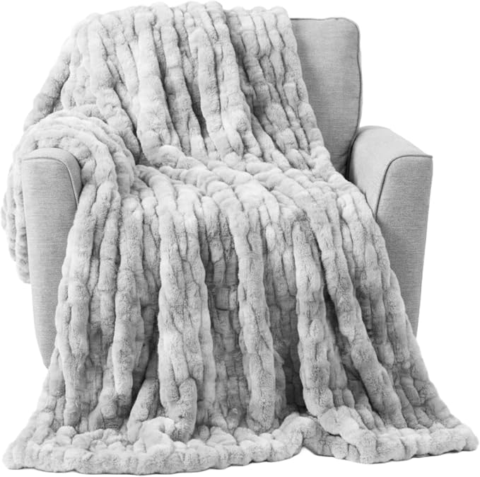 Lavish Home Oversized Ruched Faux Fur Blanket - 60x80-Inch Jacquard Faux Fur Queen-Size Throw for Sofas and Beds - Luxurious Bedding (Gray) | Machine Washable Jacquard Faux Fur Queen Size Throw for Sofas and Beds, Luxurious Bedding