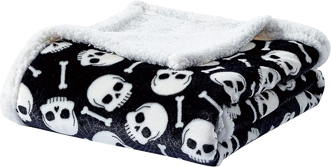 Elegant Comfort Reversible, Printed Sherpa Throw Blanket, All-Season Blanket- Super Soft, Cozy and Plush- Decorative Throw, Perfect for Lounging, 50 x 60 inches, Skull & Bones, Sherpa Throw Blanket