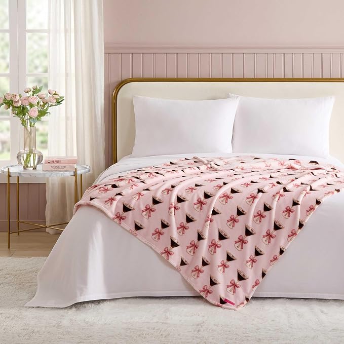 Betsey Johnson - Reversible Throw Blanket, 50 x 70, Ultra Soft Plush Blanket for Blanket for Bed & Couch, Betsey Martini Pink