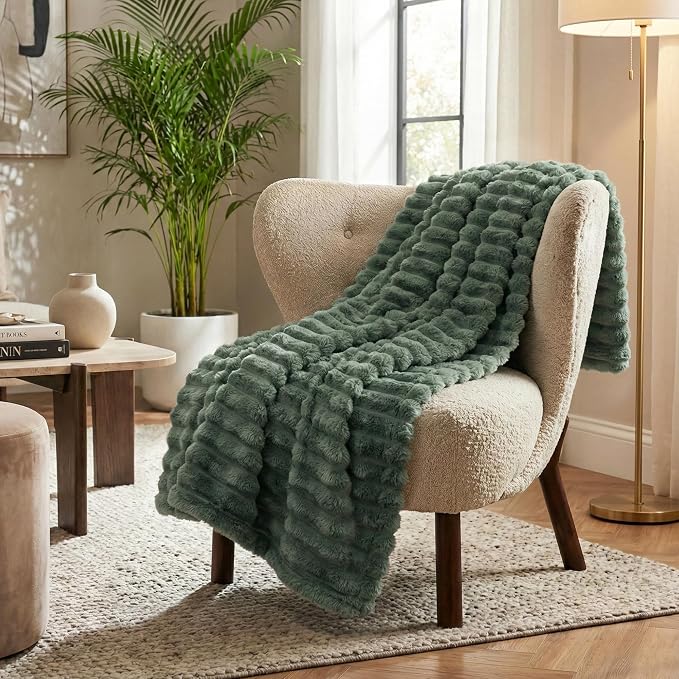 Americanflat 50x60 Faux Fur Throw Blanket - Soft and Breathable Throw Blanket for Couch, Bed, Chair - Green Faux Fur Blankets Perfect for Home, Bedroom, or Outdoor Use