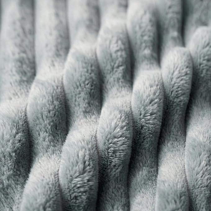 Americanflat 60x80 Faux Fur Throw Blanket - Soft and Breathable Throw Blanket for Couch, Bed, Chair - Gray Faux Fur Blankets Perfect for Home, Bedroom, or Outdoor Use