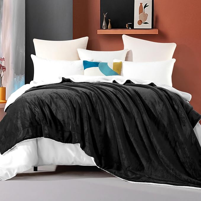Elegant Comfort Ultra Soft Reversible Flannel Sherpa Blanket - Cozy Silky Fleece Throw for Couch, Bed - Plush Fuzzy Warm Winter Blanket for Gift, Full, Black
