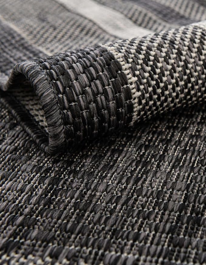 Unique Loom Outdoor Border Collection Area Rug - Soft Border (5' 3" Octagon, Black/ Ivory)