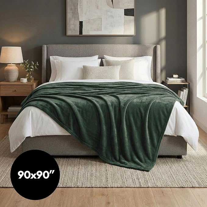 Americanflat 90x90 Fleece Throw Blanket - Soft and Breathable Throw Blanket for Couch, Bed, Chair - Oversized Fleece Blankets Perfect for Home, Bedroom, or Outdoor Use - Green