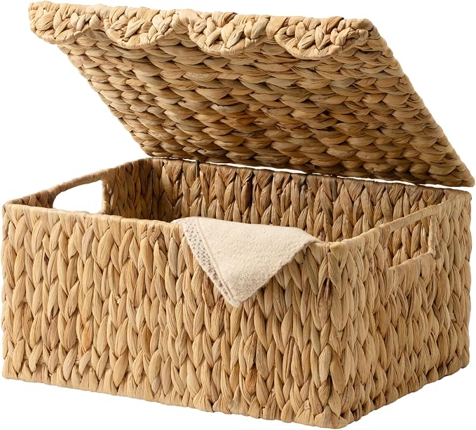 StorageWorks Wicker Basket with Scalloped Edge Lid, Water Hyacinth Basket with Built-in Handles, Handwoven Wicker Box for Living Room, 15" L x 11 ¼" W x 7" H