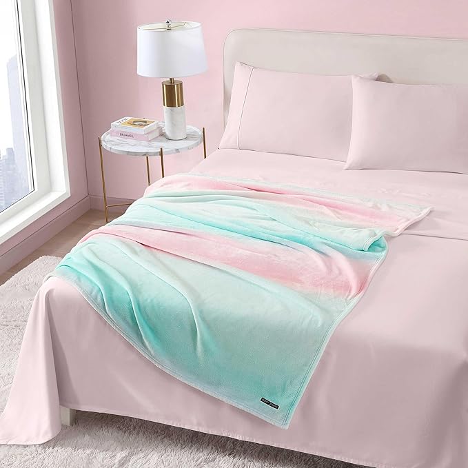 Betsey Johnson - Blanket, Buttery-Soft Throw Blanket for Couch or Bed, Boldly Plush & Oversized Bedding (Ombre Blue, 50" x 70")