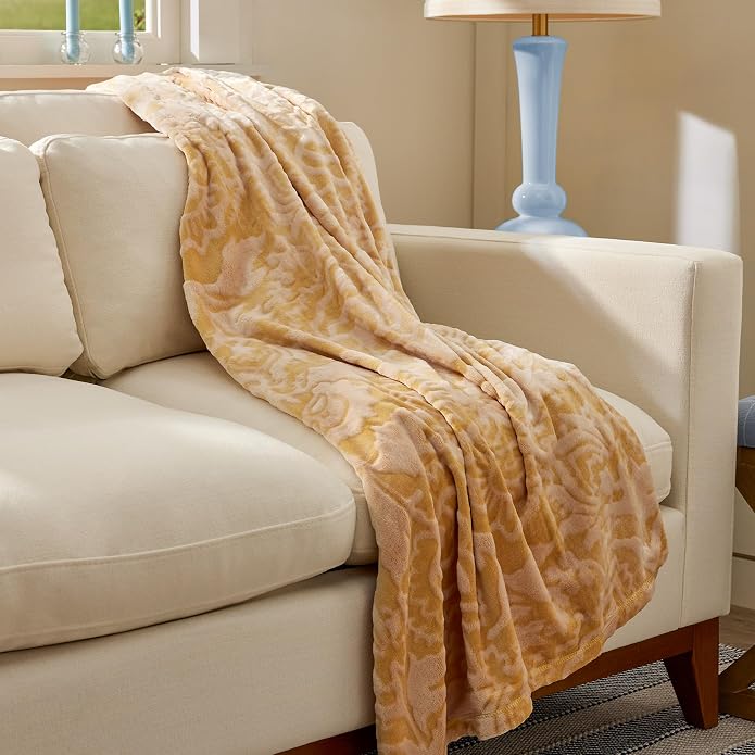 Vera Bradley Women's Fleece Throw Blanket – Soft Plush Blanket for Couch, Bedroom & Home Décor