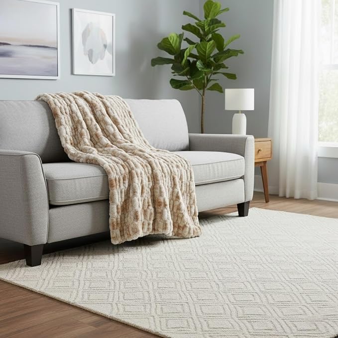 Lavish Home Oversized Ruched Faux Fur Blanket, Cream, 60” x 80” | Machine Washable Jacquard Faux Fur Queen Size Throw for Sofas and Beds, Luxurious Bedding