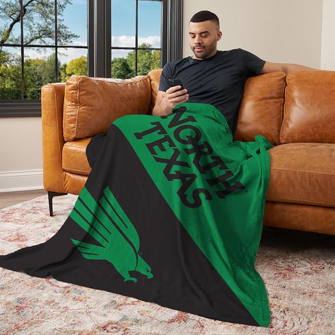 Northwest NCAA Silk Touch Throw Blanket, Ultra Soft Plush Polyester, Lightweight Warm Decorative Fan Gift, 46 x 60 in