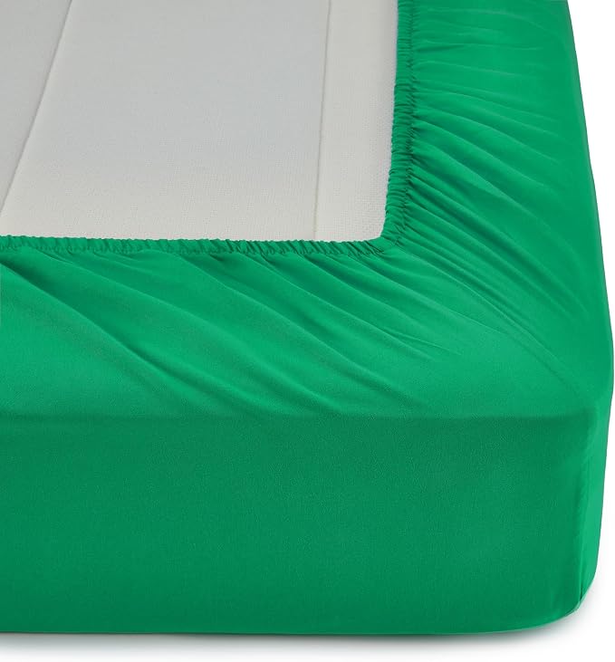 Amazon Basics 7-Piece Soft, All-Season Microfiber Kid's Bed-in-a-Bag Bedding Set with Comforter, Sheets, Pillow Shams and Pillowcases, Full/Queen, Solid Green