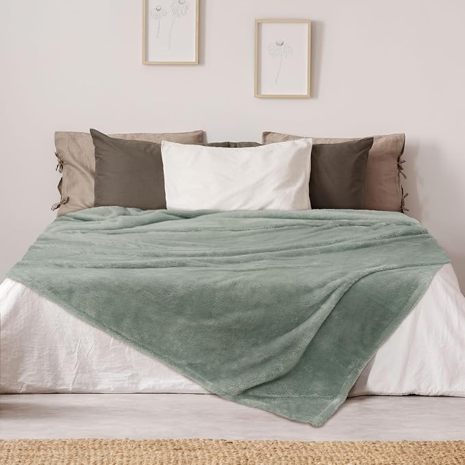 DEZ FURNISHINGS Ultra Soft Plush Fleece Throw Blanket, Double Sided Cozy Thick Warm Blanket for Sofa & Bed, King (108" x 90"), Sage Green