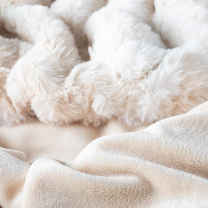Lavish Home Oversized Ruched Faux Fur Blanket, Cream, 60” x 80” | Machine Washable Jacquard Faux Fur Queen Size Throw for Sofas and Beds, Luxurious Bedding