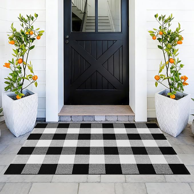 Buffalo Plaid Outdoor Rug 27.5x43 Inches Black and White Checkered Rug Washable Front Porch Layered Door Mats Indoor Outdoor Carpet for Entryway Patio Farmhouse Decor