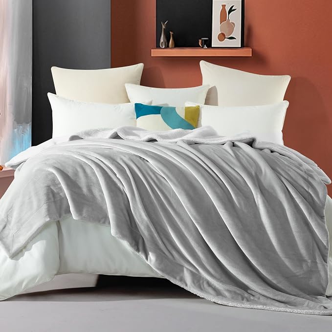 Elegant Comfort Ultra Soft Reversible Flannel Sherpa Blanket - Cozy Silky Fleece Throw for Couch, Bed - Plush Fuzzy Warm Winter Blanket for Gift, Queen, Silver Grey