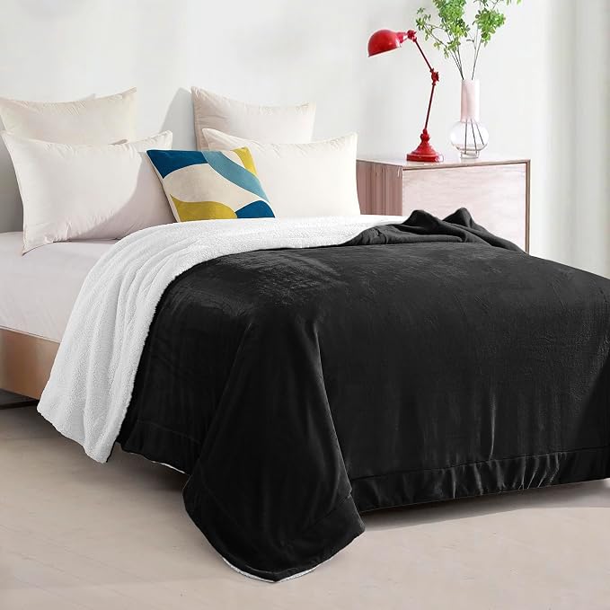 Elegant Comfort Ultra Soft Reversible Flannel Sherpa Blanket - Cozy Silky Fleece Throw for Couch, Bed - Plush Fuzzy Warm Winter Blanket for Gift, Full, Black