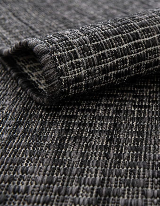 Unique Loom Outdoor Solid Collection Area Rug (5' 3" x 8' Oval Black/Ivory)