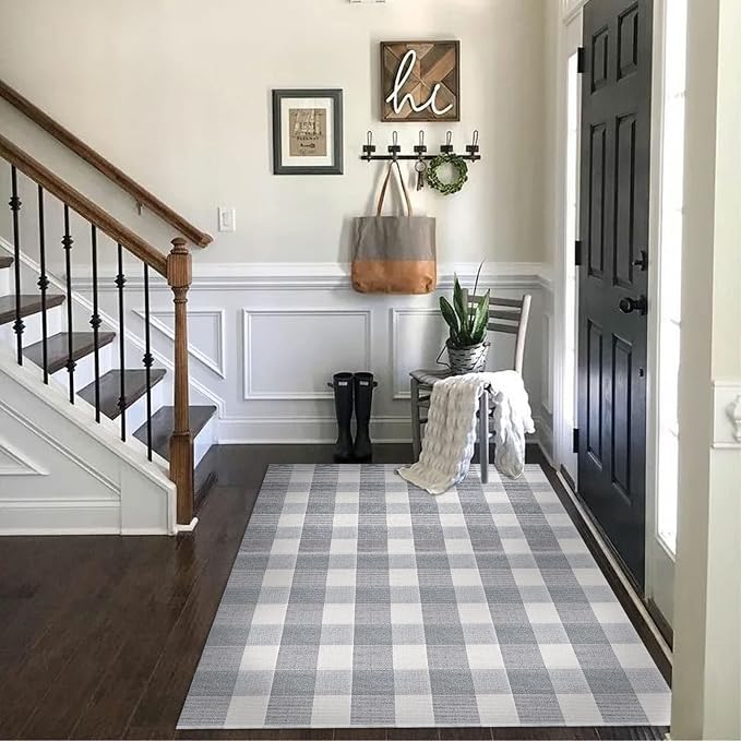 SEEKSEE Buffalo Plaid Rug 4' x 6' Gray and White Large Front Door Mat, Layering Area Rug, Washable Rug for Outdoor Patio Entryway Indoor Living Room Kitchen Dining Room Decor