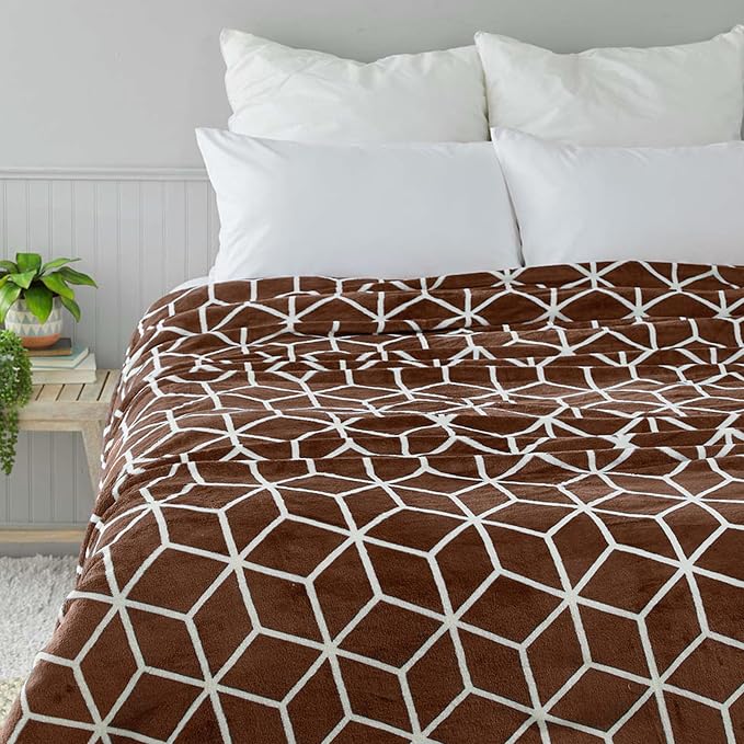 Elegant Comfort Luxury Velvety-Soft Coral Flannel Blanket Micro-Velour Ultra-Softness Fuzzy Plush, Twin/Twin XL, Chocolate Brown