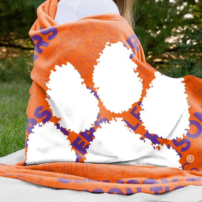 Logo Brands NCAA Classic Fleece Throw Blanket -50” x 60” Ultra-Soft Game Day Blanket with Bold Team Colors & Logo – Cozy College Team Bedding for Fans & Alumni