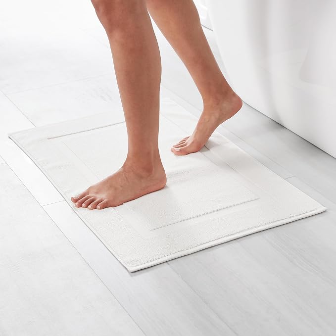 Amazon Basics Non-Slip Cotton Bath Mat, 100% Cotton Absorbent, Machine Washable, 31" L x 20" W, Bright White (Pack of 2)