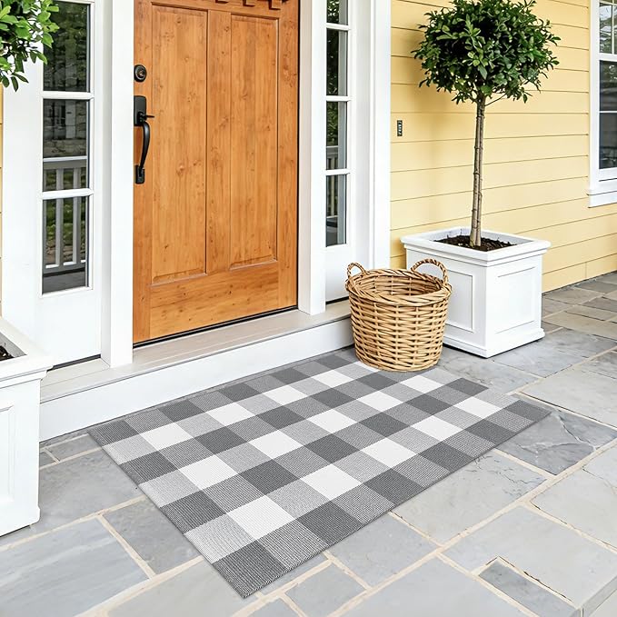 Buffalo Plaid Outdoor Rug 27.5x43 Inches Grey and White Checkered Rug Washable Front Porch Layered Doormats Indoor Outdoor Farmhouse Carpet for Entryway Patio Kitchen Decor
