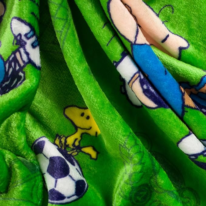 Franco Collectibles® Peanuts® Snoopy & Gang Soccer Throw, Super Soft Plush Cozy Throw Blanket, 46 in x 60 in, 2026 World Soccer Tournament (Official Peanuts® Product)