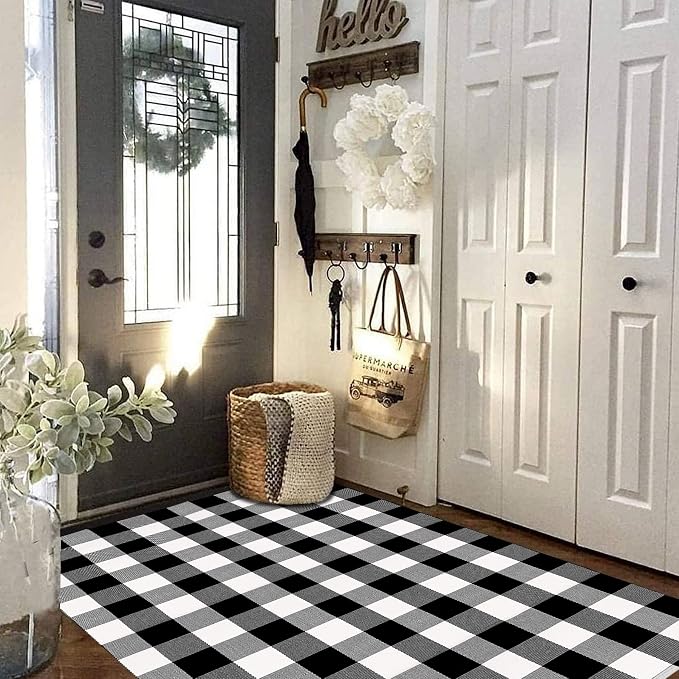 SEEKSEE Buffalo Plaid Rug 4' x 6' Black and White Large Front Door Mat, Layering Area Rug, Washable Cotton Rug for Outdoor Patio Entryway Indoor Living Room Kitchen Dining Room Decor
