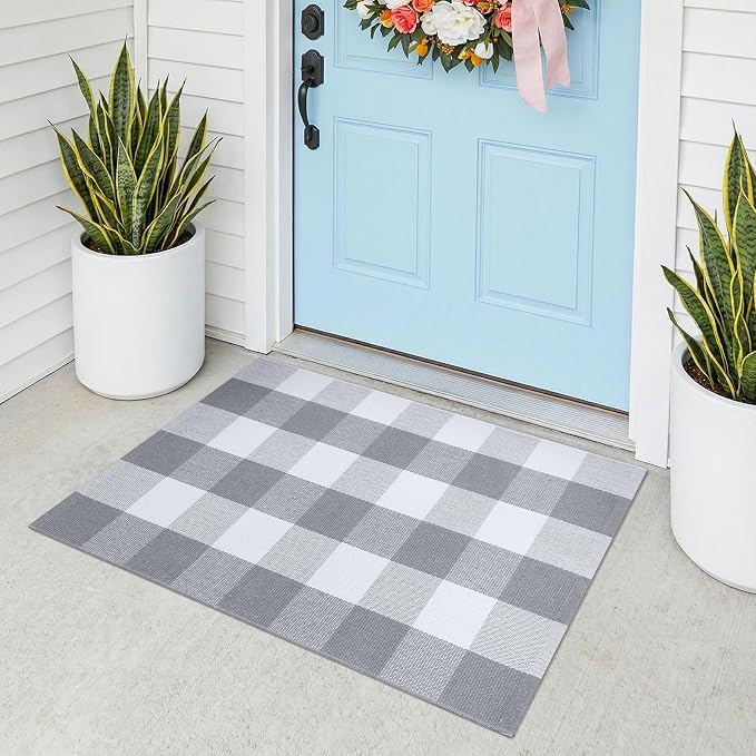 KOZYFLY Buffalo Plaid Area Rugs 2x3 Ft Grey and White Rug Washable Front Door Mat Woven Cotton Indoor Outdoor Rug for Front Porch Kitchen Entryway Patio Farmhouse Checkered Doormat