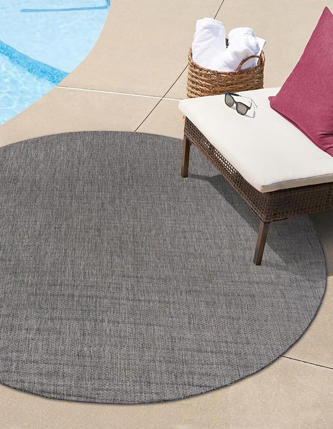 Unique Loom Outdoor Solid Collection Area Rug (7' 10" Round Black/Ivory)
