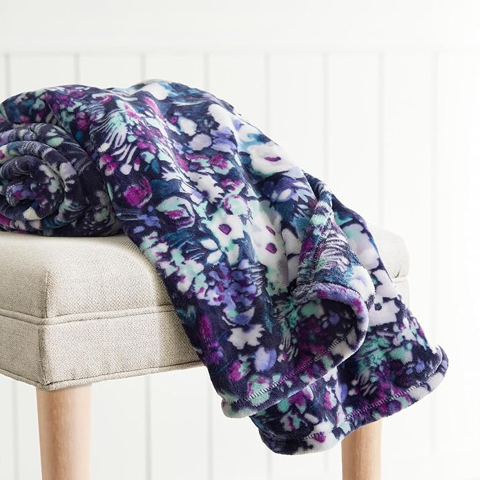 Vera Bradley Women's Fleece Throw Blanket – Soft Plush Blanket for Couch, Bedroom & Home Décor