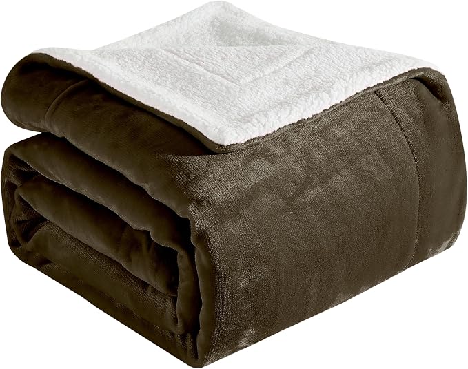 Elegant Comfort Ultra Soft Reversible Flannel Sherpa Blanket - Cozy Silky Fleece Throw for Couch, Bed - Plush Fuzzy Warm Winter Blanket for Gift, Twin XL, Brown