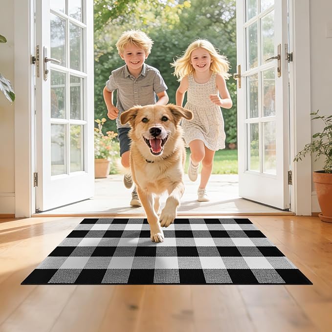 Buffalo Plaid Outdoor Rug 27.5x43 Inches Black and White Checkered Rug Washable Front Porch Layered Door Mats Indoor Outdoor Carpet for Entryway Patio Farmhouse Decor