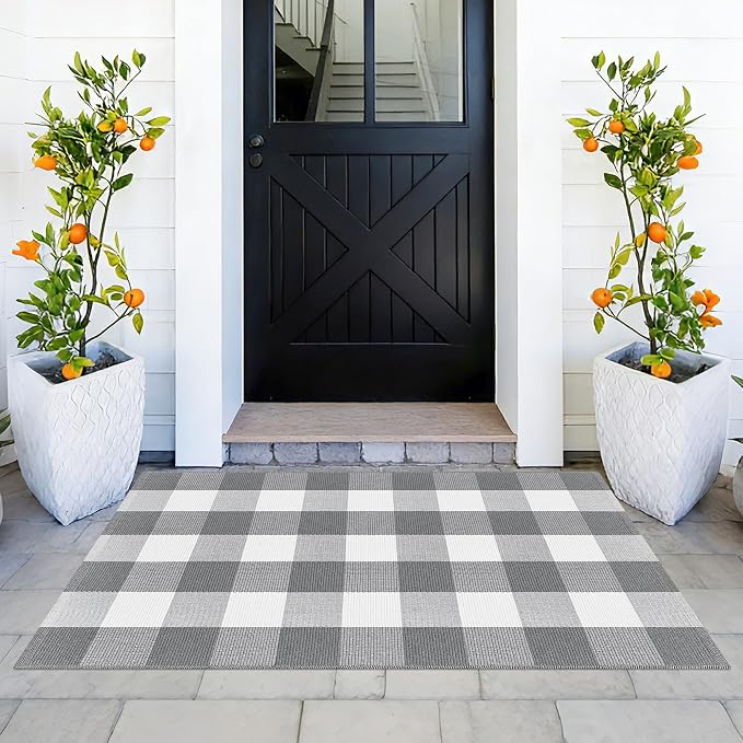 Buffalo Plaid Outdoor Rug 27.5x43 Inches Grey and White Checkered Rug Washable Front Porch Layered Doormats Indoor Outdoor Farmhouse Carpet for Entryway Patio Kitchen Decor
