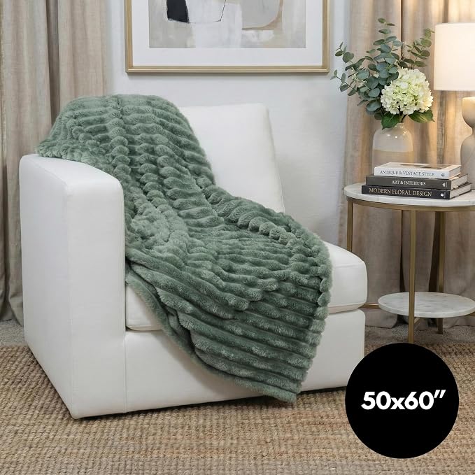 Americanflat 50x60 Faux Fur Throw Blanket - Soft and Breathable Throw Blanket for Couch, Bed, Chair - Green Faux Fur Blankets Perfect for Home, Bedroom, or Outdoor Use