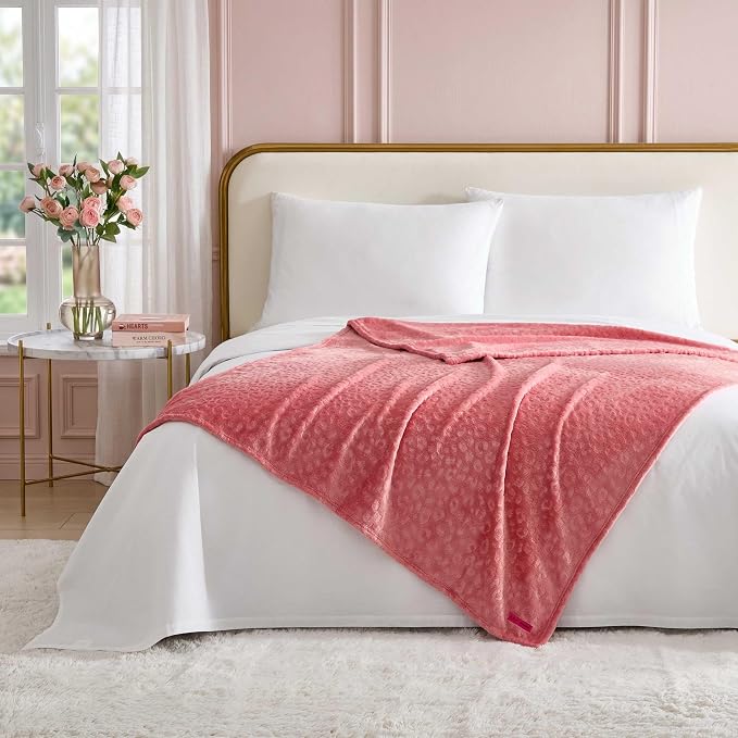 Betsey Johnson - Reversible Plush Throw 50x70, Blanket for Bed or Couch | Soft Plush Fabric, Cozy Warmth, Leopard Print Design, 50x70 Size, Machine Washable