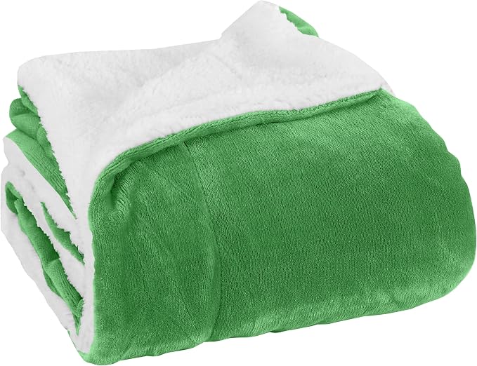 Elegant Comfort Luxury Ultra-Plush Velvet Touch Fleece Throw Soft, Warm, Cozy| Micromink Sherpa-Backing Reversible Blanket for Bed, Sofa and Couch, Solid Emerald Green