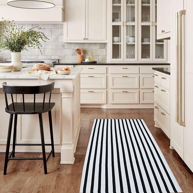 Black and White Outdoor Rug 2' x 4.3' Striped Front Porch Rug Hand-Woven Cotton Rug Machine Washable Floor Mat Indoor/Outdoor Area Rug for Layered Door Mats/Farmhouse/Living Room (2' x 4.3')