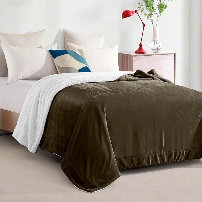 Elegant Comfort Ultra Soft Reversible Flannel Sherpa Blanket - Cozy Silky Fleece Throw for Couch, Bed - Plush Fuzzy Warm Winter Blanket for Gift, King, Brown
