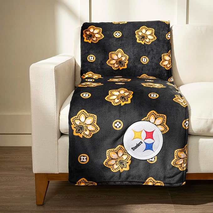 Vera Bradley Women's Fleece NFL Oversized Throw Blanket (Multiple Teams Available), Pittsburghsteelersonblack/Yellowbandana, One Size