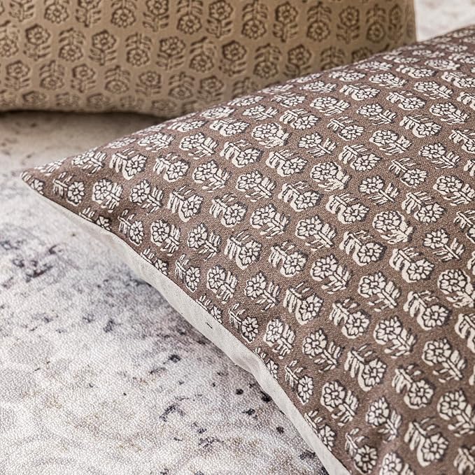 Foindtower Set of 2 Decorative Neutral Floral Print Throw Pillow Covers Vintage Accent Farmhouse Cushion Covers Boho Home Decor for Sofa Chair Couch Bedroom Living Room,18×18 Inch,Brown
