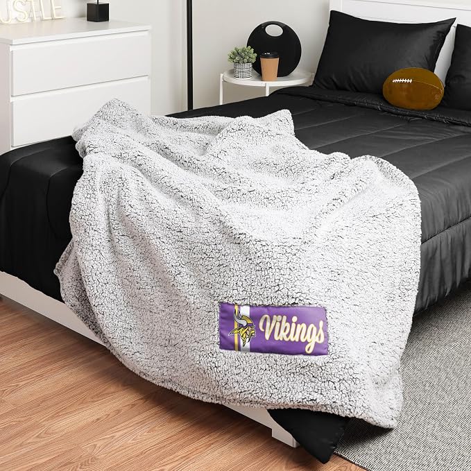 FOCO NFL Team Color Big Logo Cloud Sherpa Blanket 60" x 70"