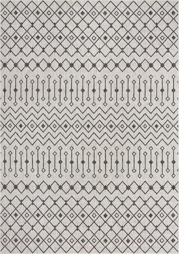 Unique Loom Outdoor Trellis Collection Area Rug - Tribal Trellis (10' x 14' 1" Rectangle, Gray/ Black)