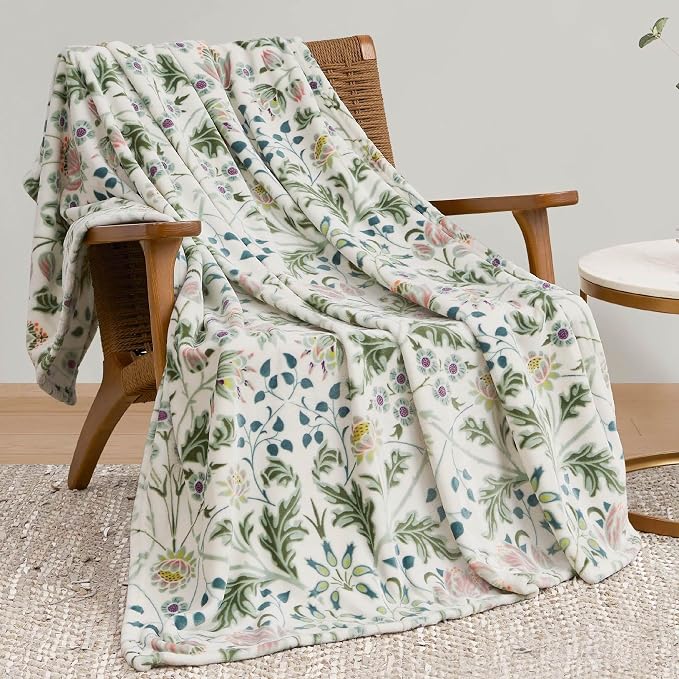 Jessica Simpson Plush 50"X60" Throw Blanket - Midnight Garden Loden Green