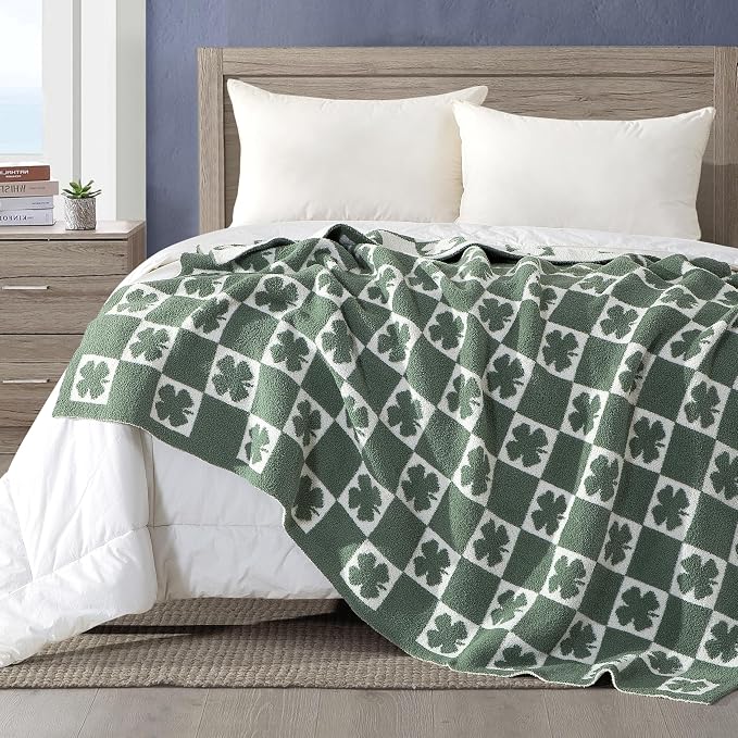 Elegant Comfort St Patrick's Day Throw Blanket, Green Plaid Clover Super Soft Cozy Fluffy Warm Throw Blankets for Couch, Sofa, Chair, Bed, Camping, Picnic, Travel Lightweight Bed Blanket (50" x 70")