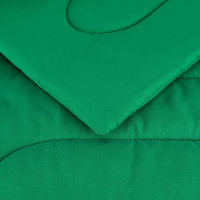 Amazon Basics 5-Piece Soft Microfiber Kid's Bed-in-a-Bag Bedding Set, Twin, Green, Solid
