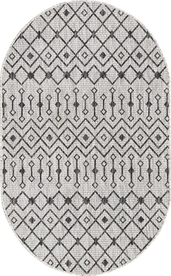 Unique Loom Outdoor Trellis Collection Area Rug - Tribal Trellis (3' 3" x 5' 3" Oval, Gray/ Black)