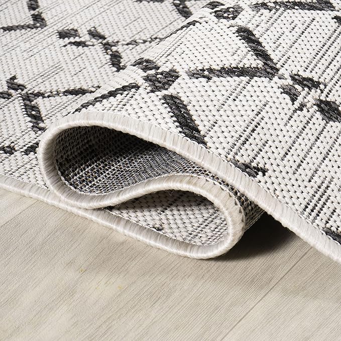 JONATHAN Y Moroccan Geometric Indoor Outdoor Round Area Rug 6 Ft Cream/Black, Ourika Textured Weave for Backyard, Patio, Porch, Easy-Cleaning, High Traffic, Pet-Friendly, Non-Shedding (SMB108I-6R)