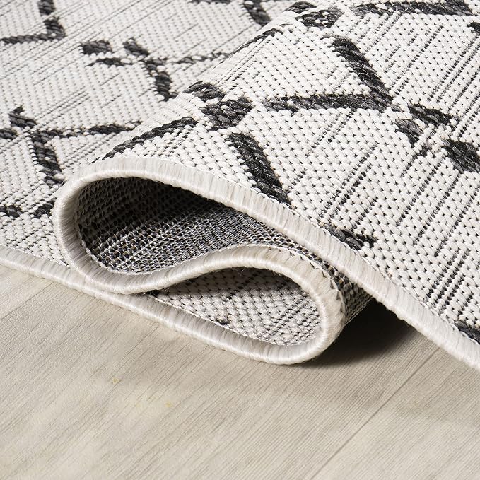 JONATHAN Y Moroccan Geometric Indoor Outdoor Area Rug 5X8 Cream/Black, Ourika Textured Weave for Backyard, Patio, Porch, Easy-Cleaning, High Traffic, Pet-Friendly, Non-Shedding (SMB108I-5)